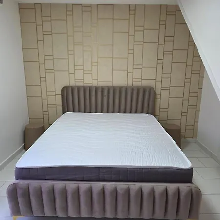 Fashion House Naples