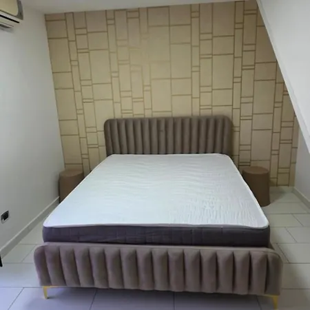 Fashion House * Naples