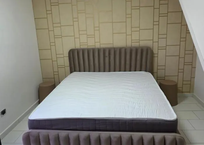 Fashion House * Naples